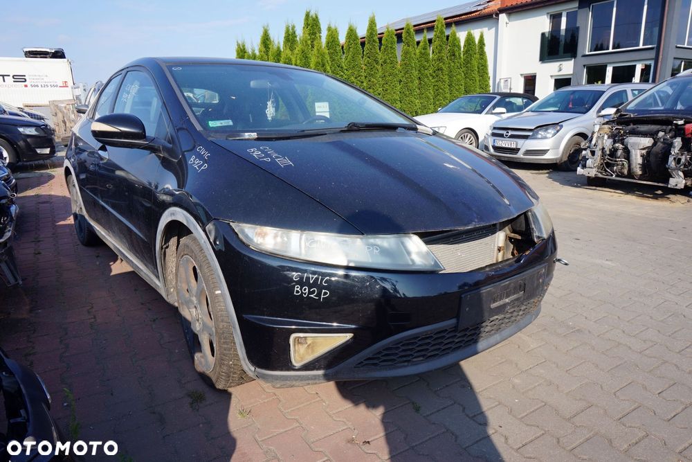 HONDA CIVIC VIII 5D HB 2006 B92P 1.4 16V L13A7 83KM SPLM CZARNY na części - 7