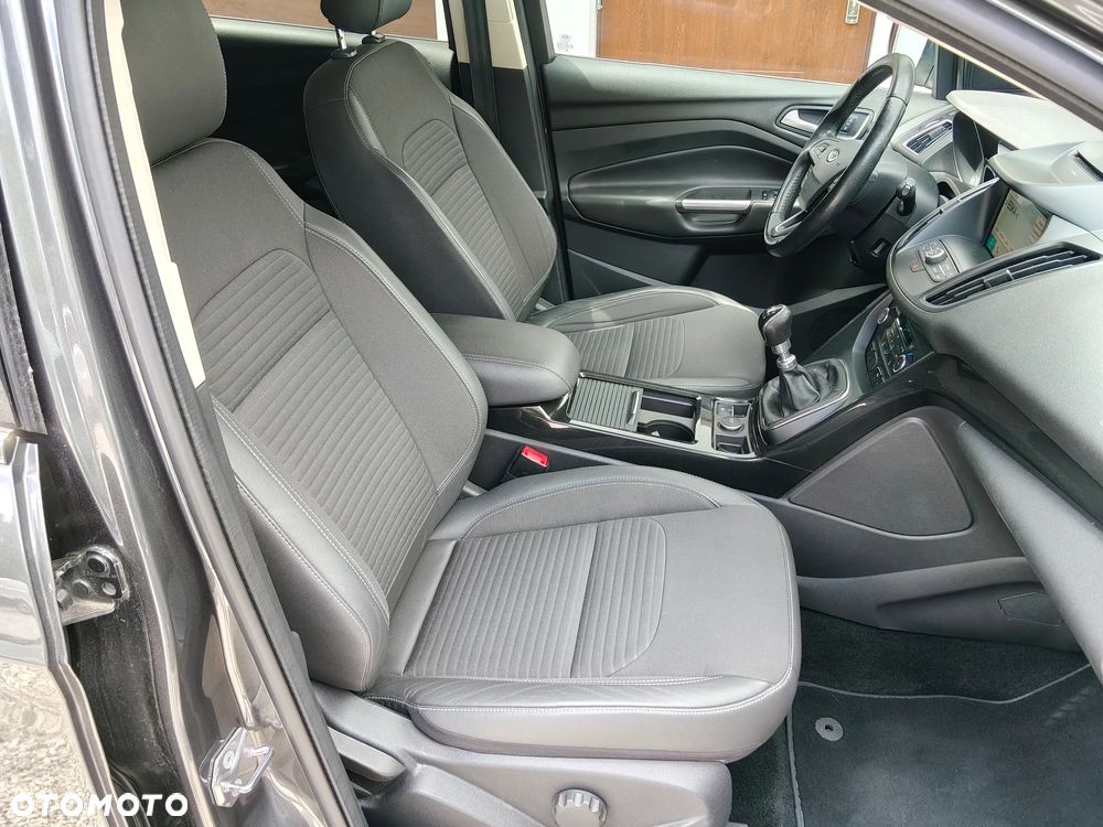 Ford Kuga 2.0 TDCi 2x4 Titanium - 19