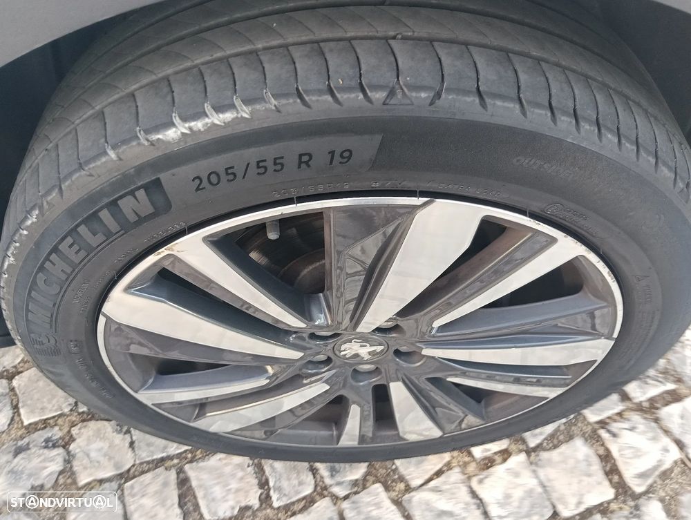 Peugeot 5008 1.5 BlueHDi GT Line J19 — fotografia 30