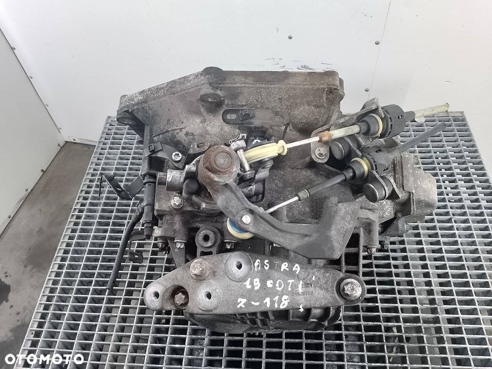 SKRZYNIA BIEGÓW MANUALNA OPEL ASTRA H M32  55192042 1.9 CDTI - 2