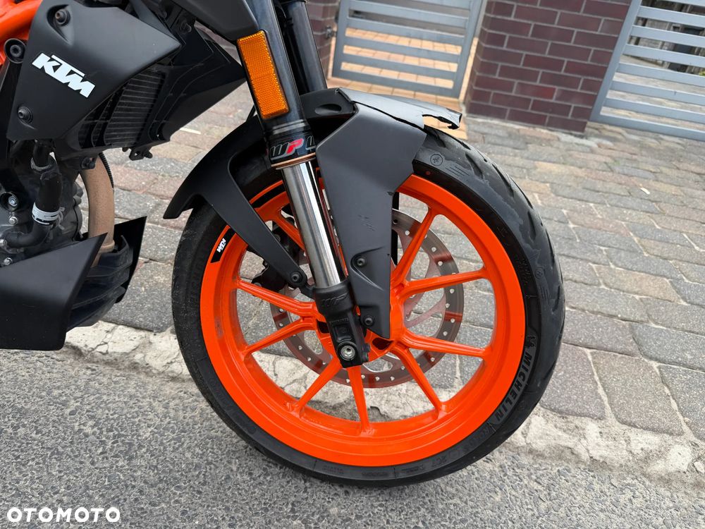 KTM Duke 125 - 22