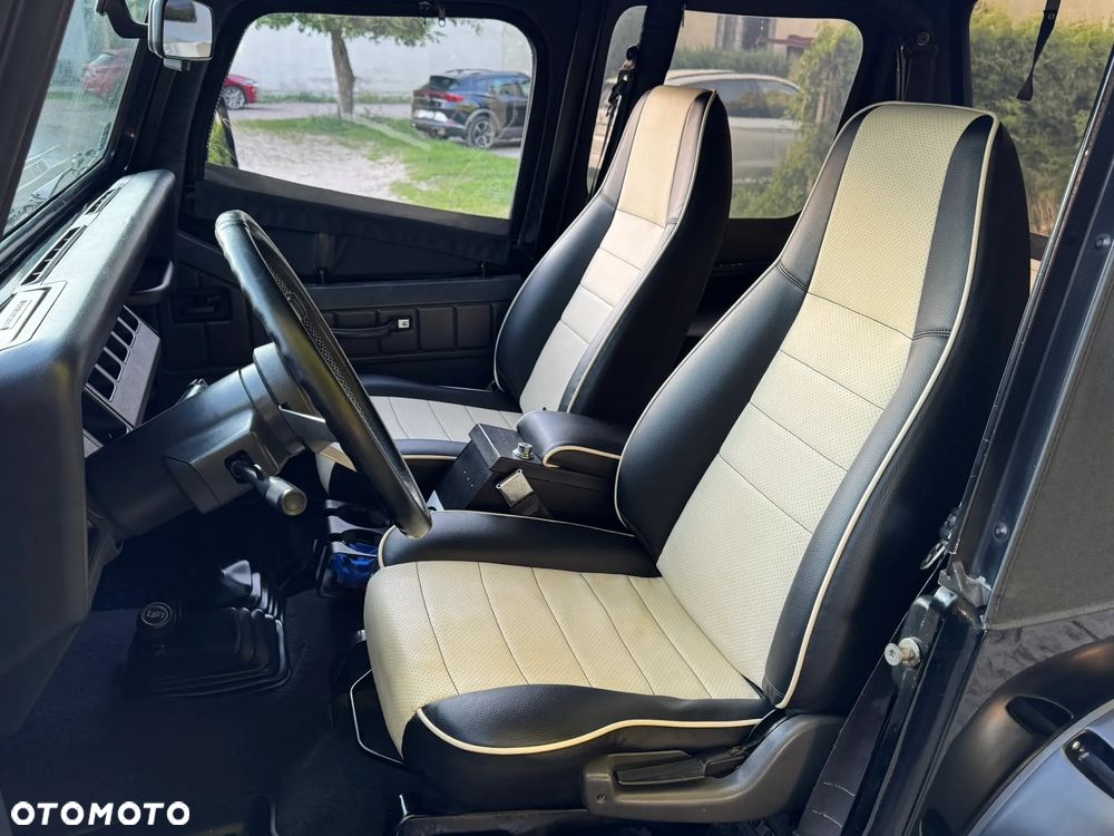 Jeep Wrangler - 12