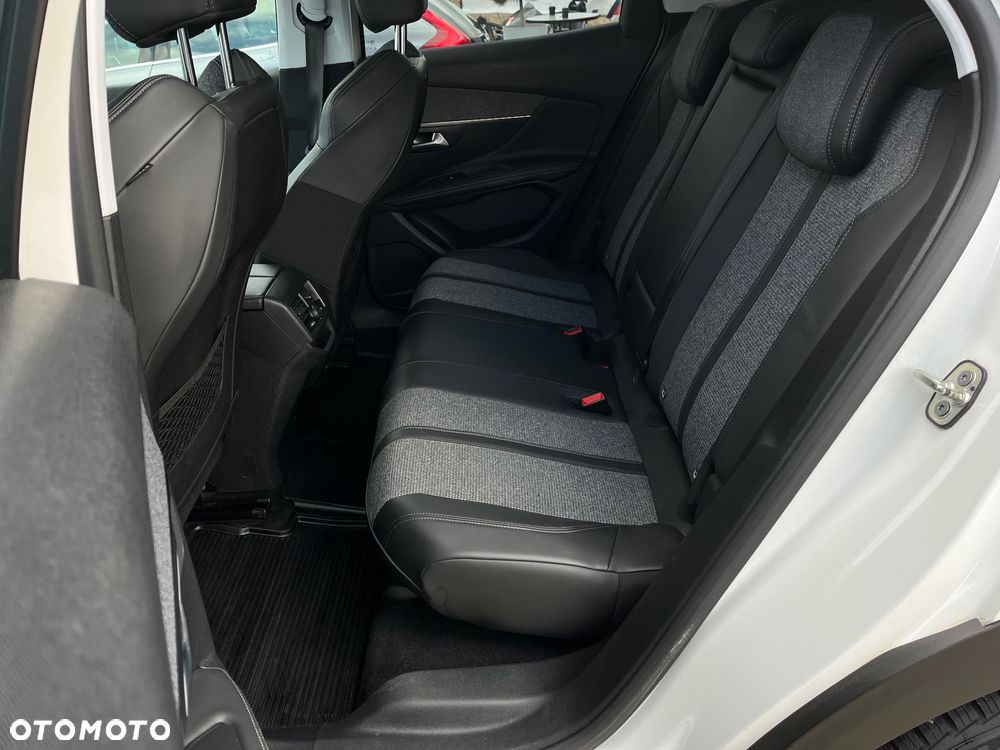 Peugeot 3008 PureTech 130 Stop & Start GPF Allure Business-Paket - 24