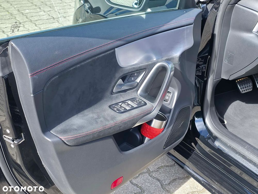 Mercedes-Benz CLA - 24