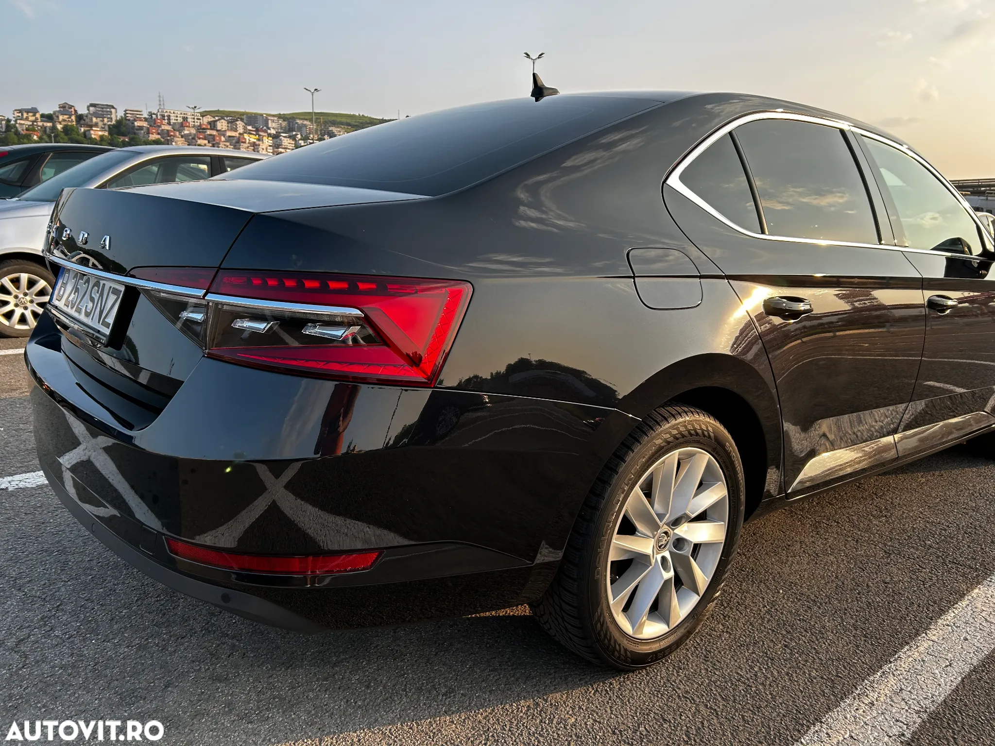 Skoda Superb Combi 2.0 TDI DSG Ambition - 3