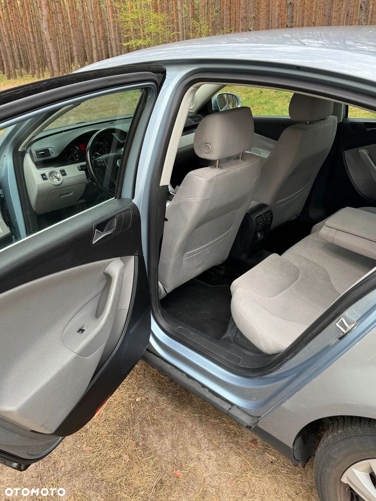 Volkswagen Passat 1.6 FSI Automatik Comfortline - 12