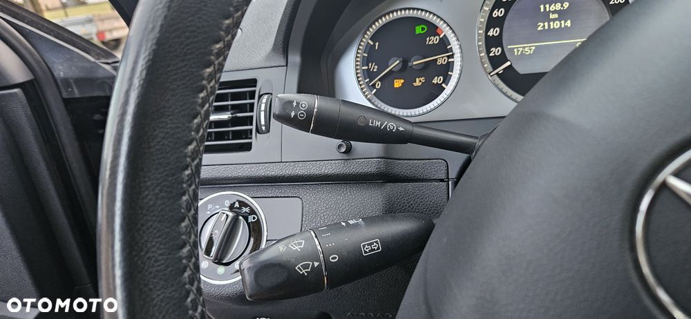 Mercedes-Benz Klasa C 180 BlueEFFICIENCY Avantgarde - 34