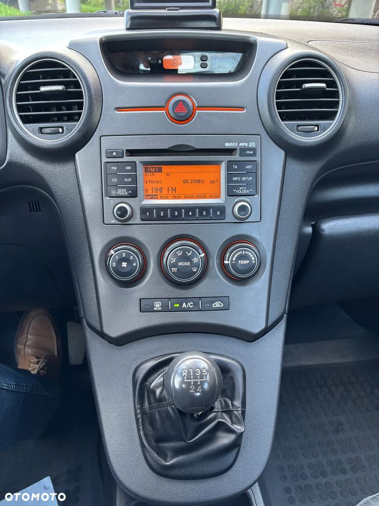 Kia Carens 1.6 Tour - 15