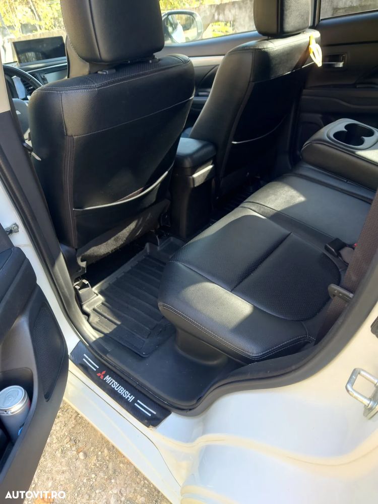 Mitsubishi Outlander - 14