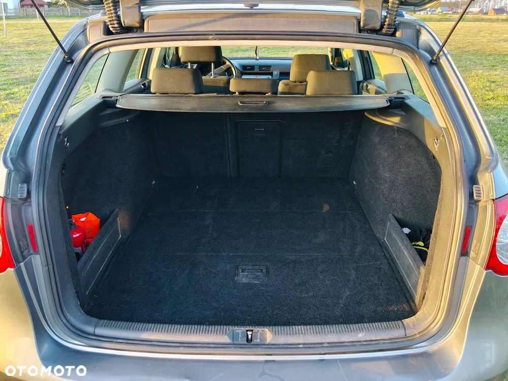 Volkswagen Passat 2.0 TDI Trendline - 11