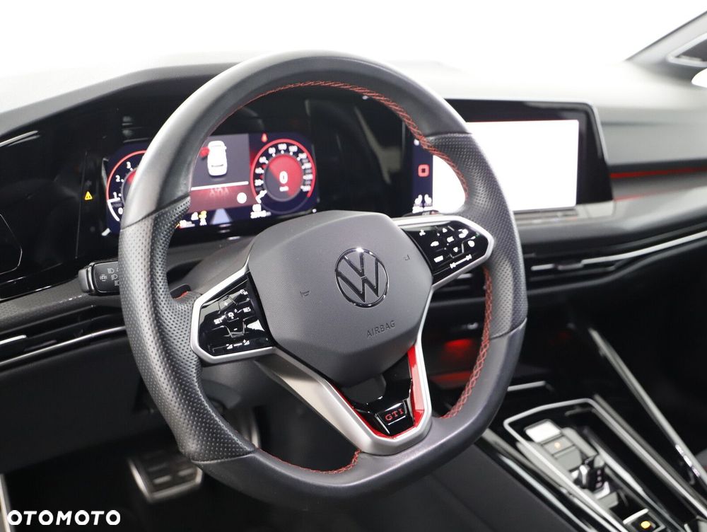 Volkswagen Golf - 11