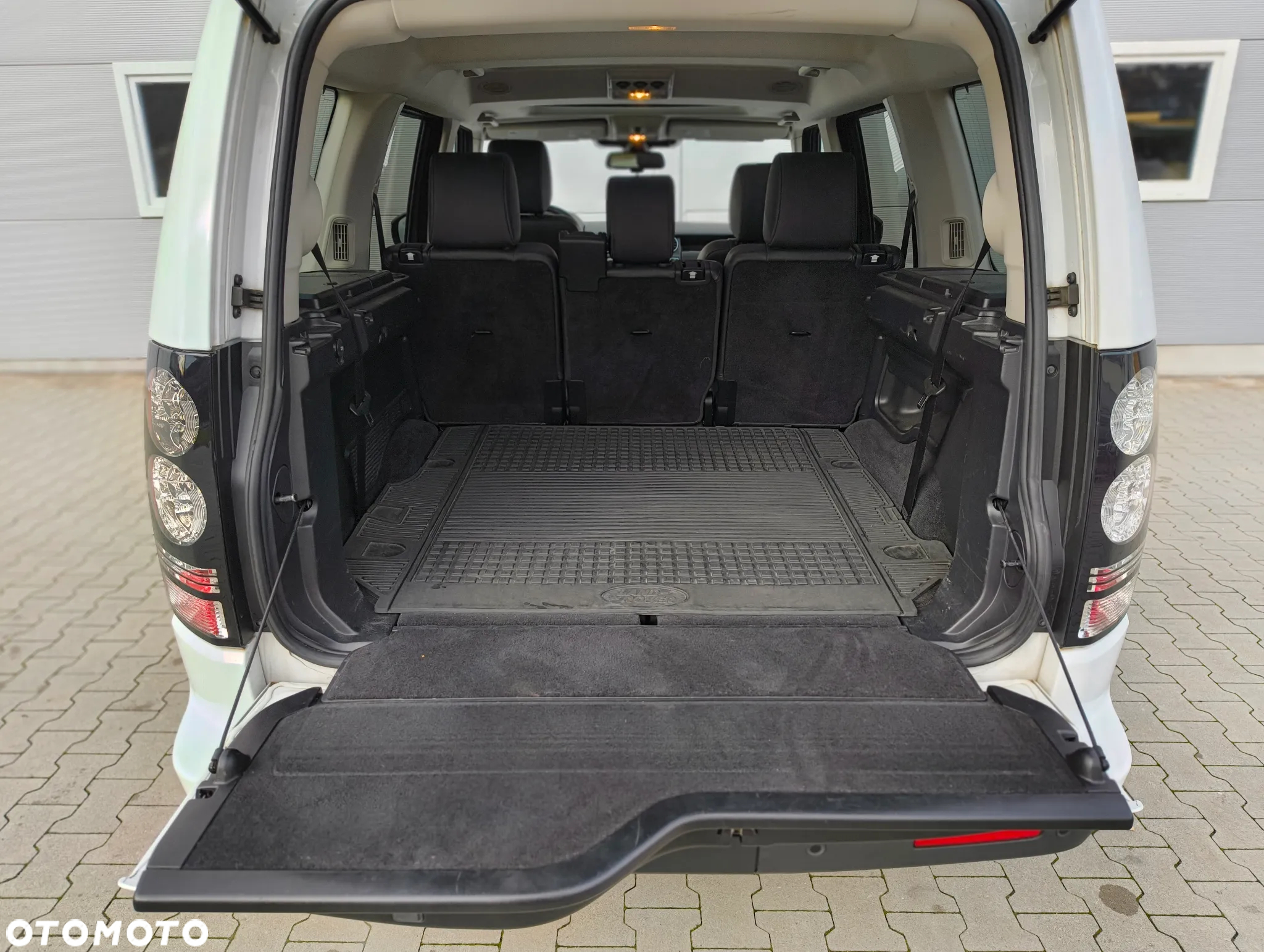 Land Rover Discovery IV 3.0 V6 SC HSE - 9