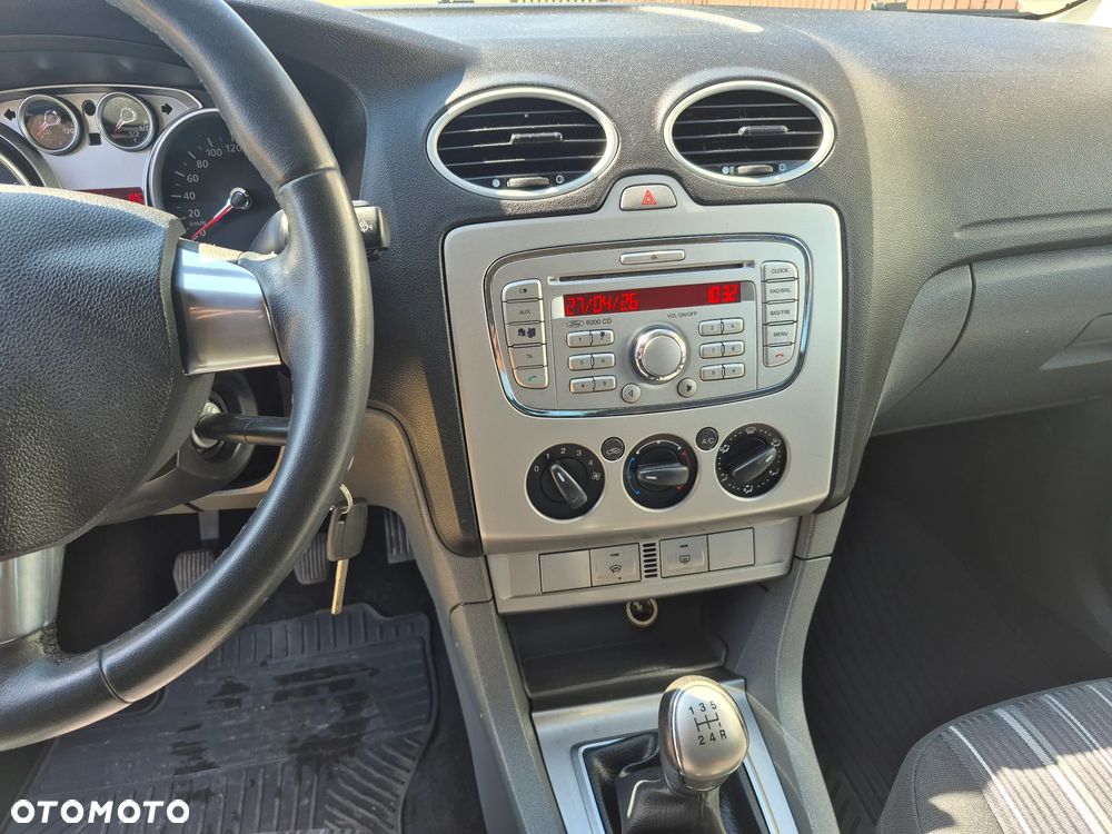 Ford Focus 1.6 16V Sport - 13