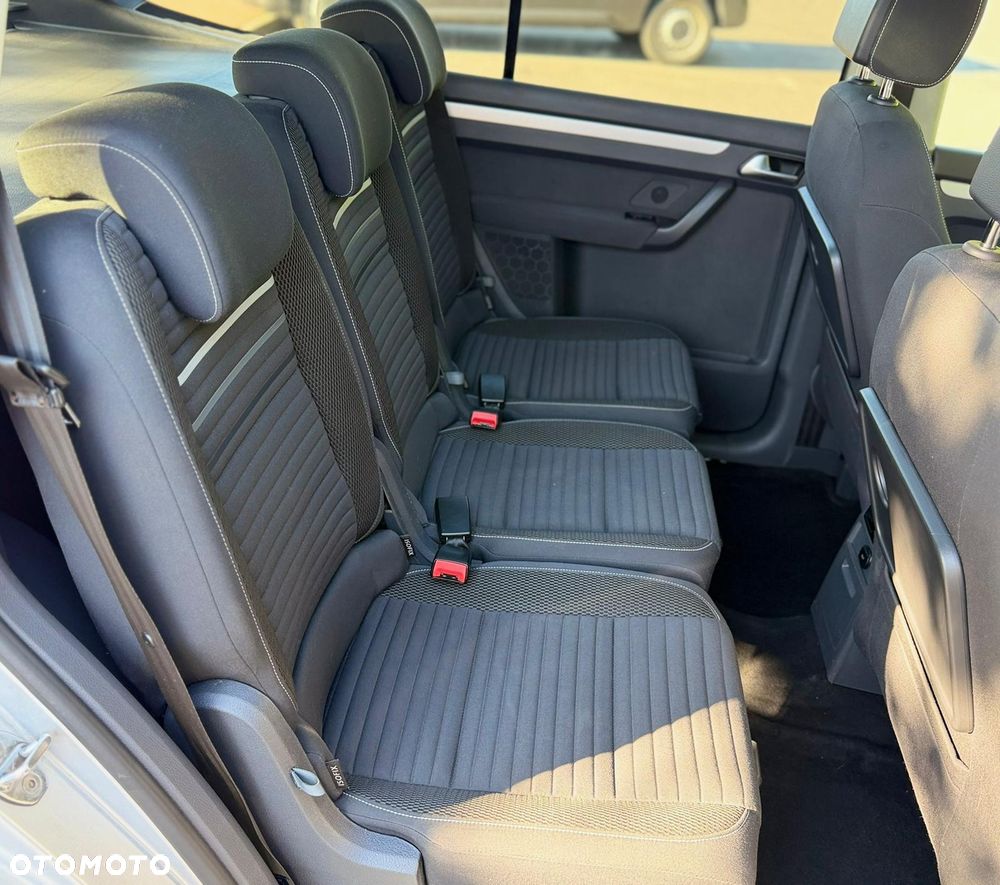 Volkswagen Touran - 8