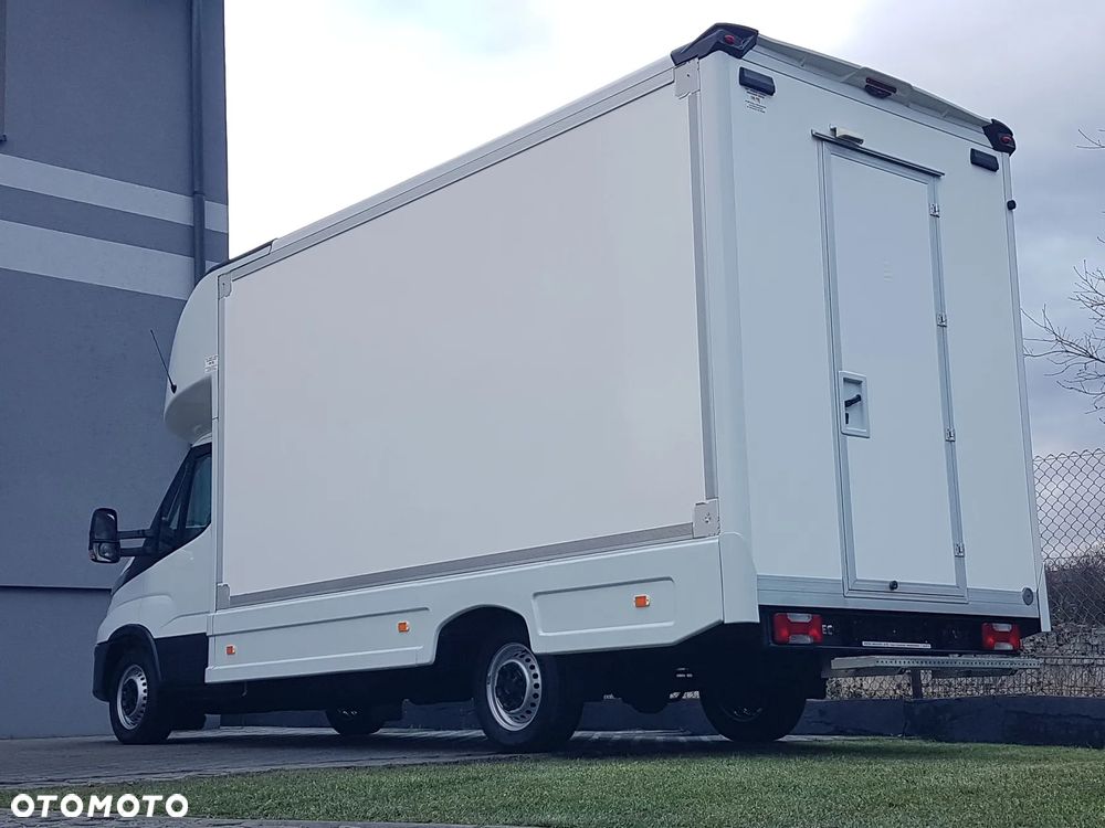 Iveco DAILY KONTENER NISKOPODŁOGOWY 4,43x2,23x2,42 SKLEP KAMPER KONIOWÓZ BAR KLIMA - 28