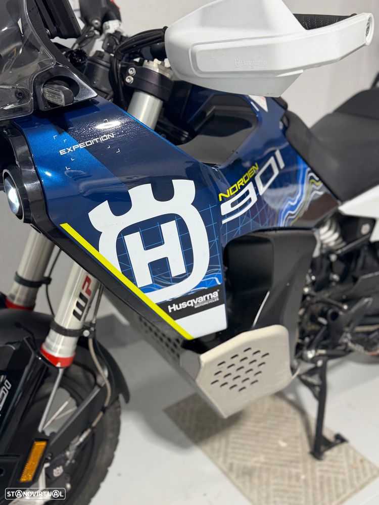 Husqvarna Norden 901 Expedition - 4