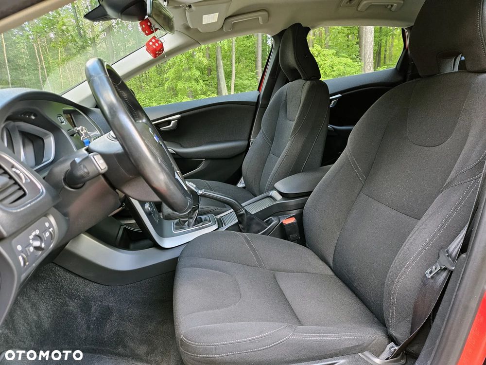 Volvo V40 T3 Momentum - 16