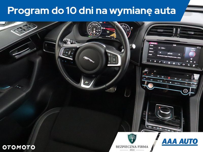 Jaguar F-Pace - 9