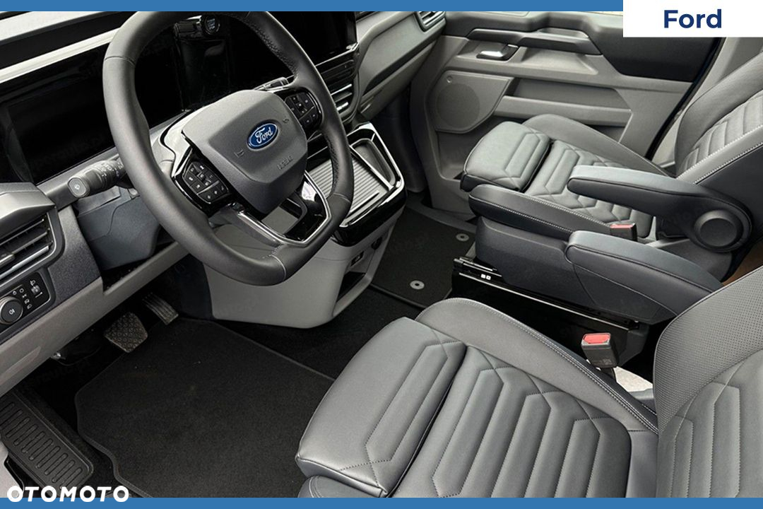 Ford Tourneo Custom - 8