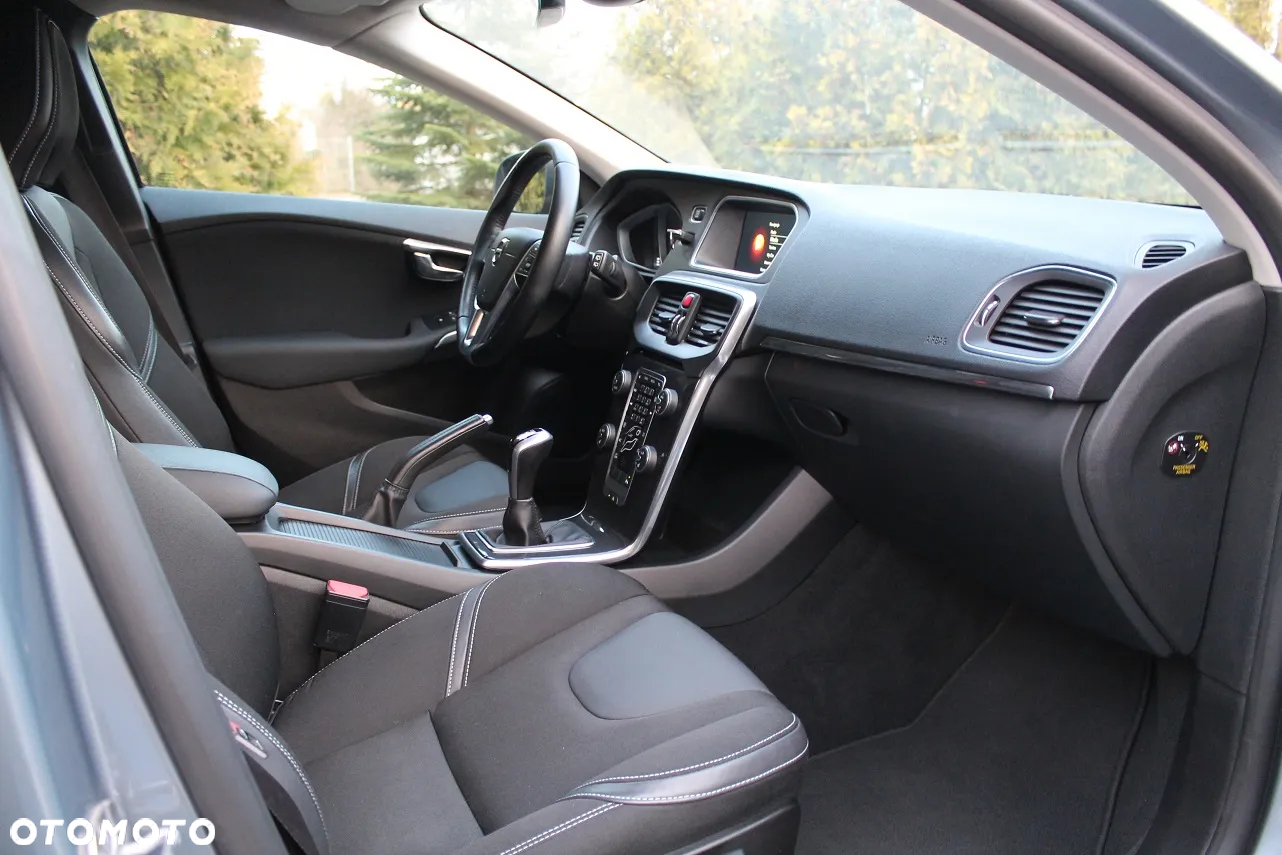 Volvo V40 D2 Momentum - 27