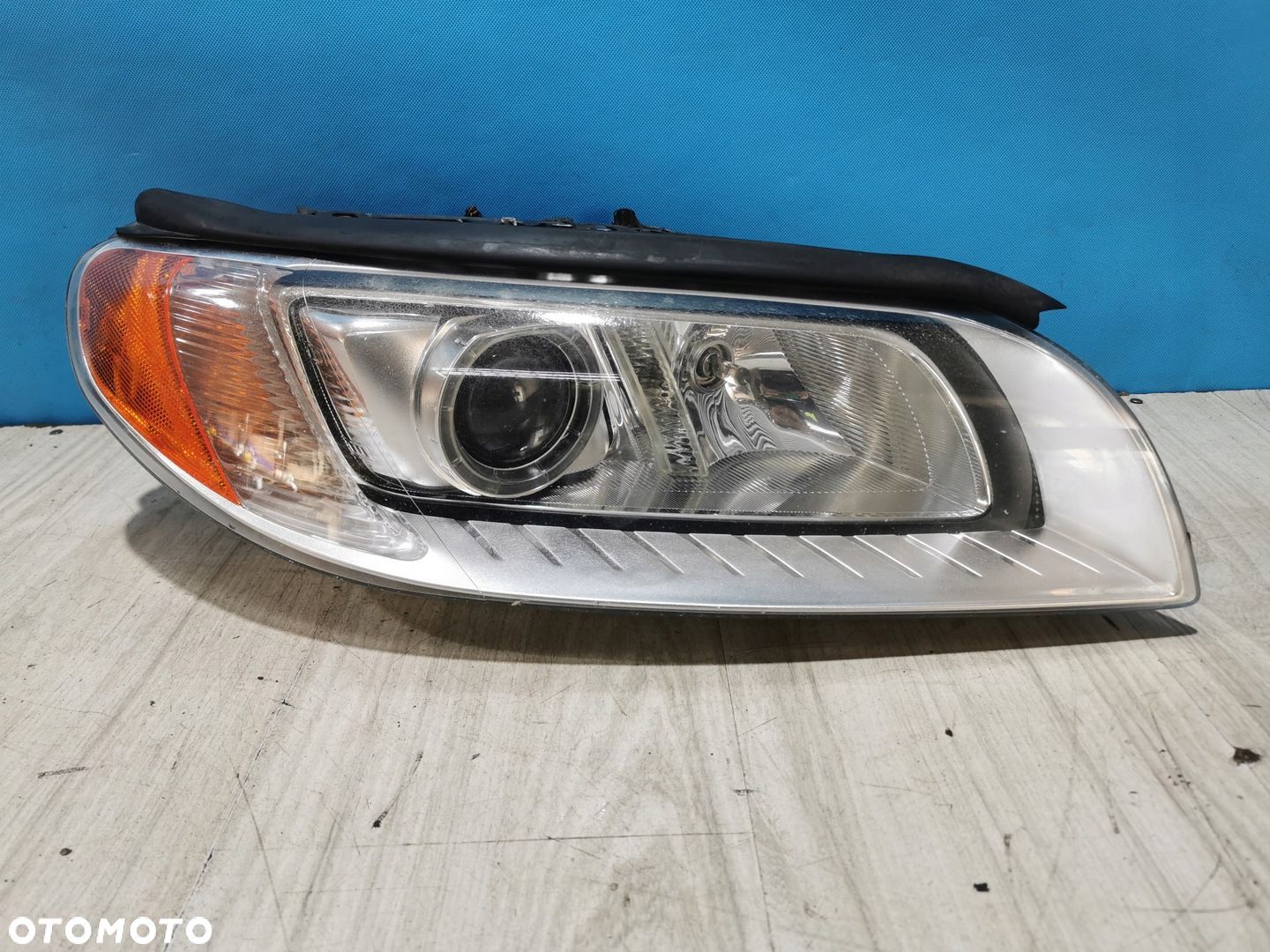 Volvo V70 III S80 II lampa reflektor przód prawa Xenon skrętna kompletna - 1