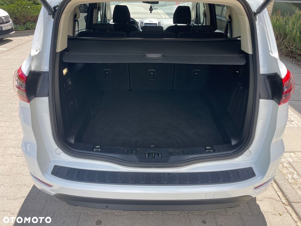 Ford S-Max - 11