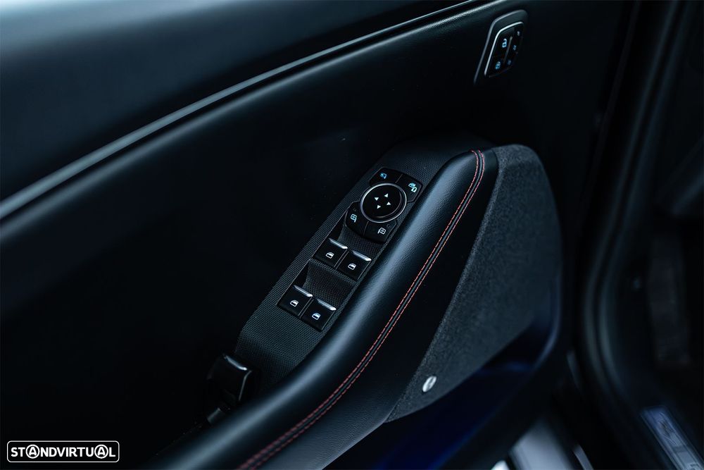 Ford Mustang Mach-E 75.7 kWh Premium AWD - 37