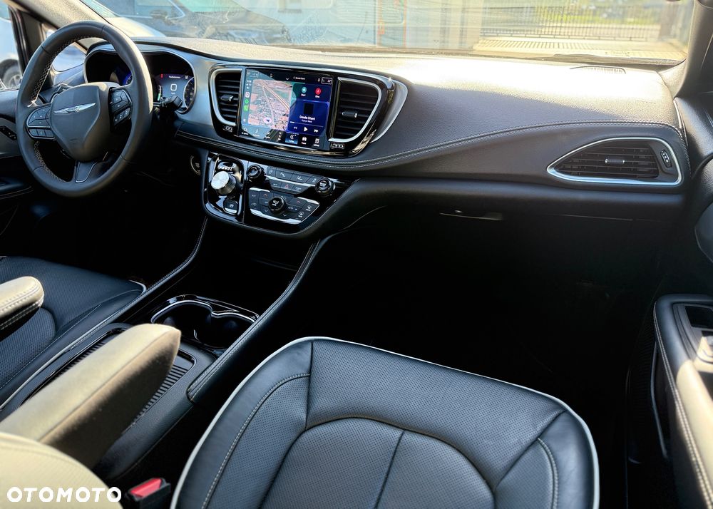 Chrysler Pacifica - 16