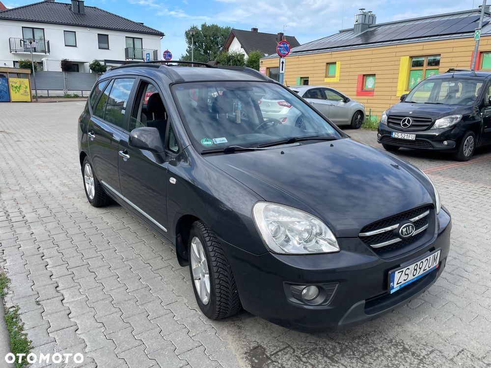 Kia Carens - 4