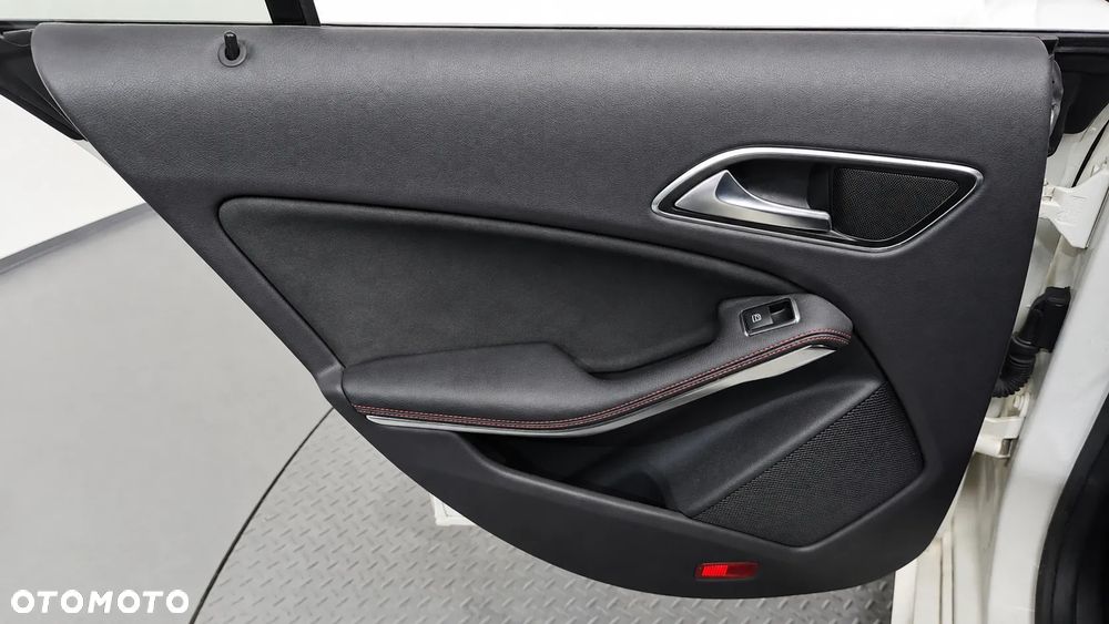 Mercedes-Benz CLA 250 4Matic 7G-DCT AMG Line - 17