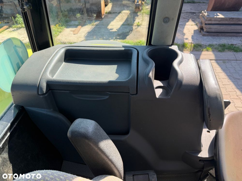 Claas Axos 320 - 18