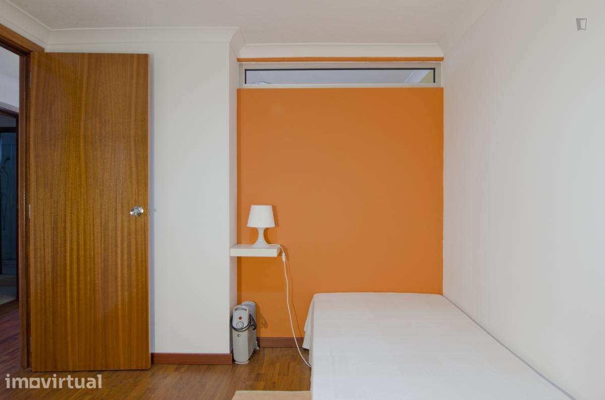 Quarto - localizado em Anjos Lisbon - Grande imagem: 4/26
