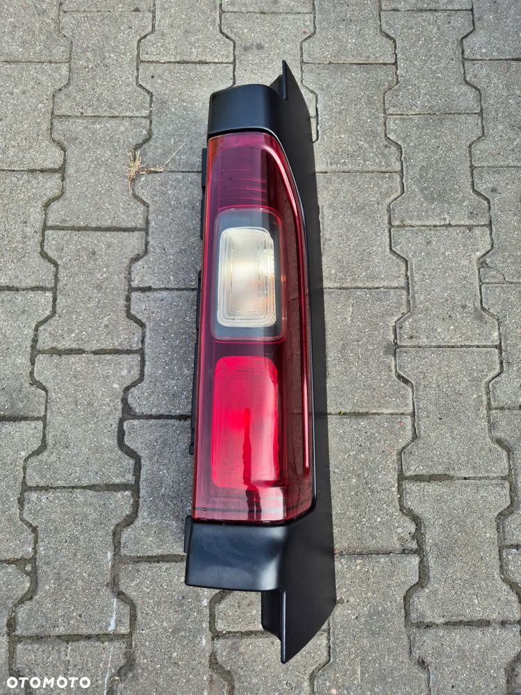 LAMPA PRAWA TYŁ TALENTO TRAFIC III VIVARO B 14r.+