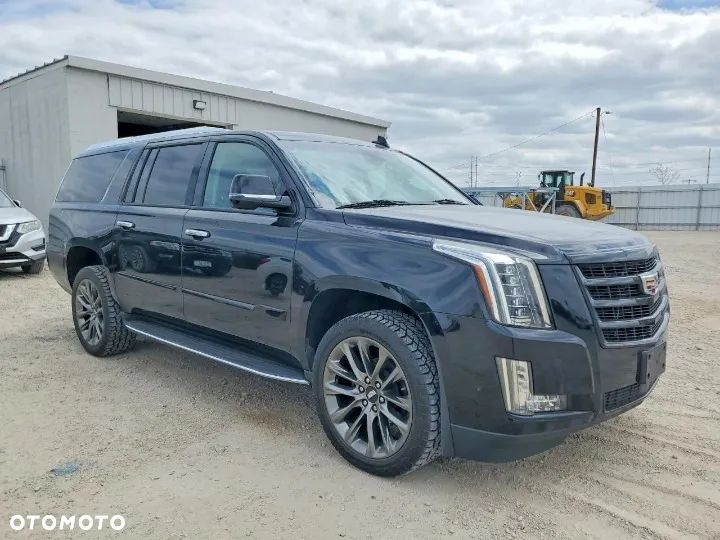 Cadillac Escalade - 4