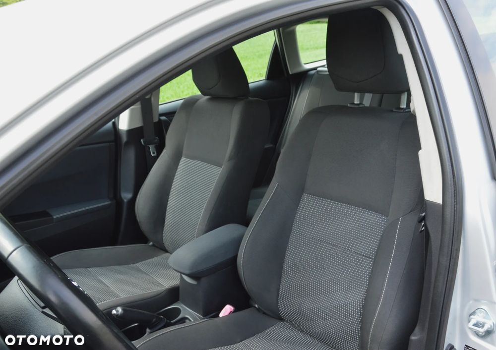 Toyota Auris - 12