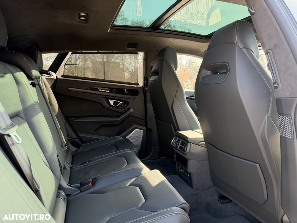 Lamborghini URUS - 13
