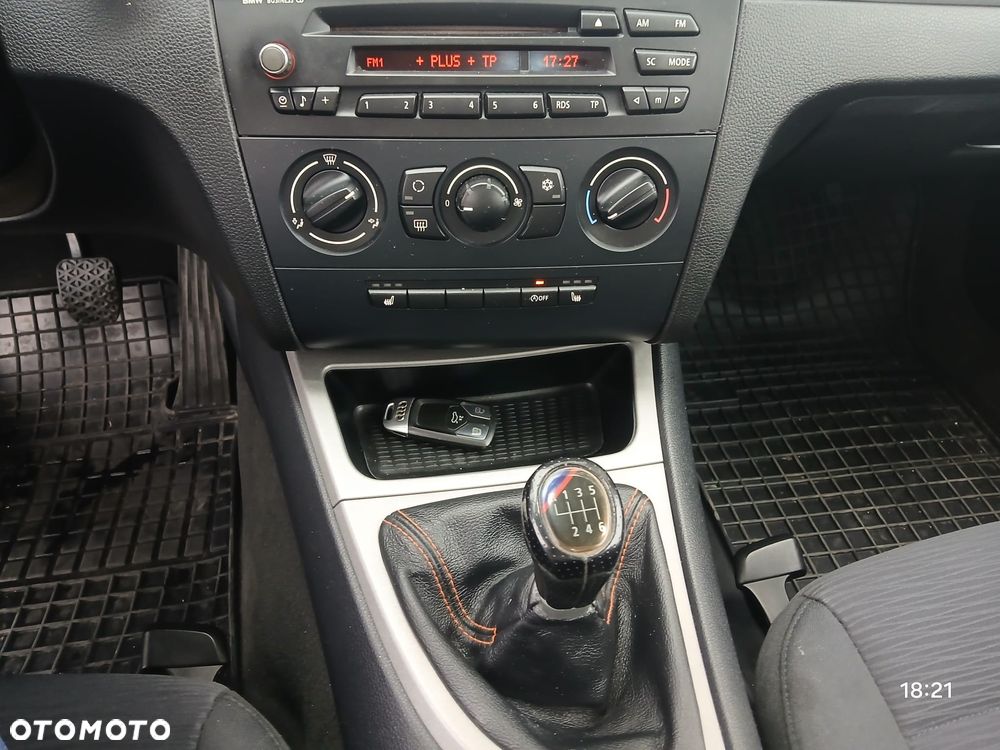 BMW Seria 1 118d DPF - 10