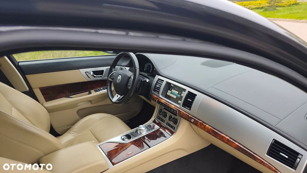 Jaguar XF 3.0 V6 Kompressor AWD - 35