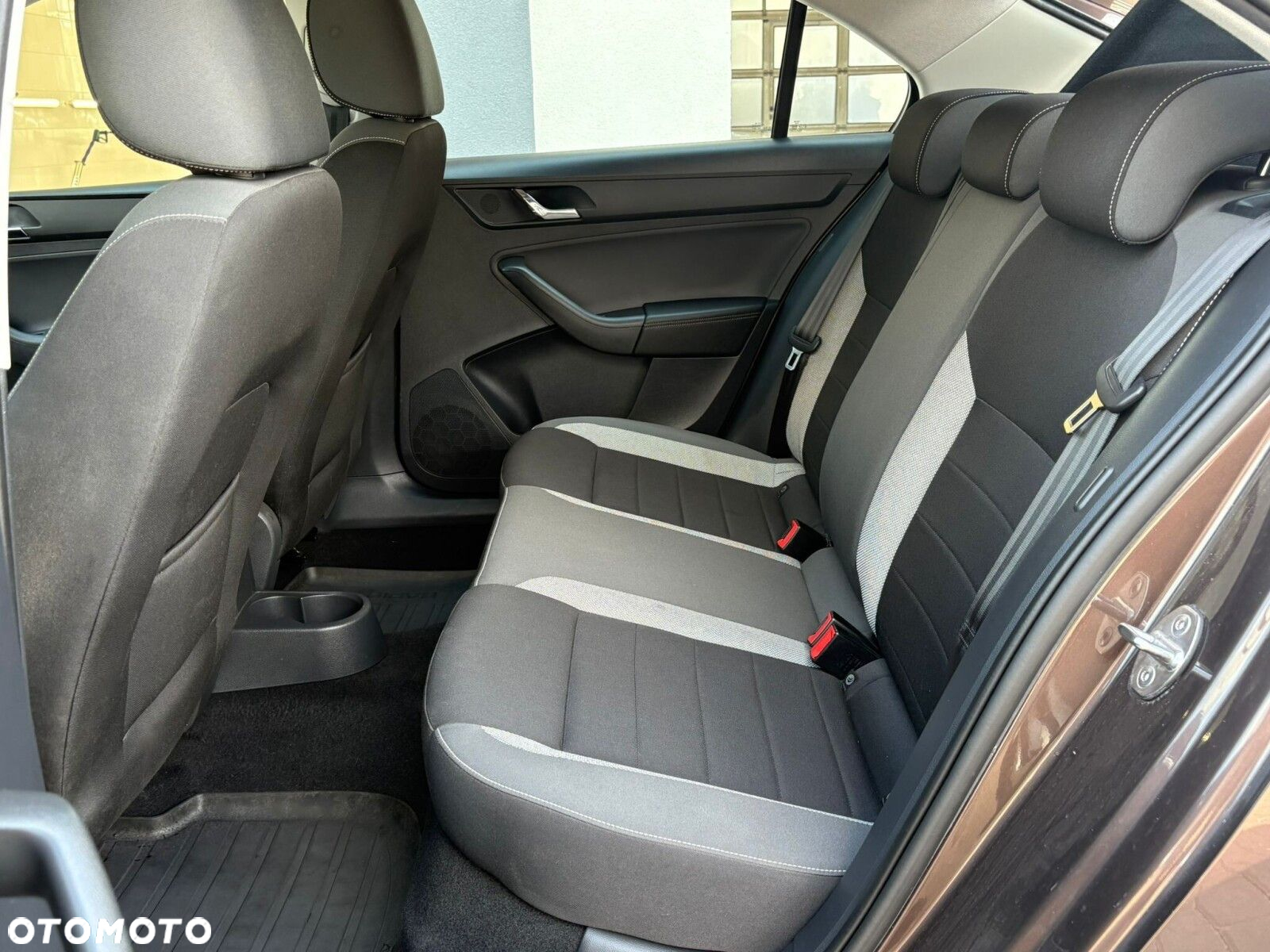 Skoda RAPID 1.2 TSI Ambition - 12