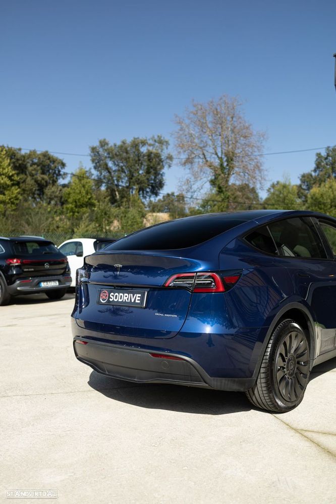 Tesla Model Y Long Range Dual Motor AWD - 23
