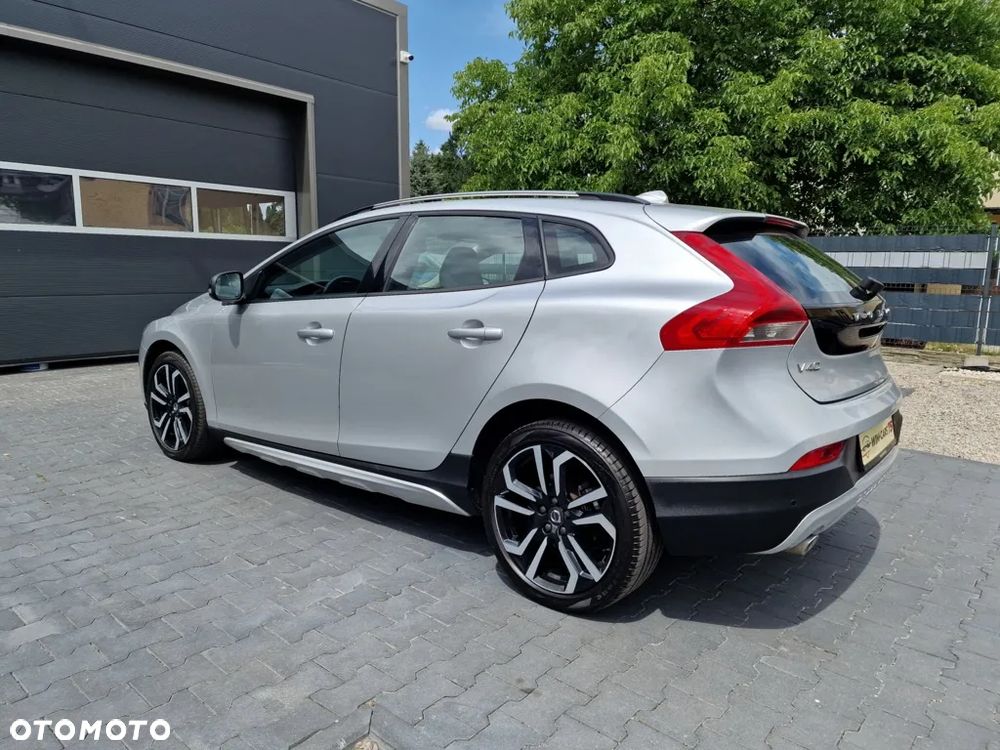 Volvo V40 Cross Country D2 Geartronic Momentum - 2