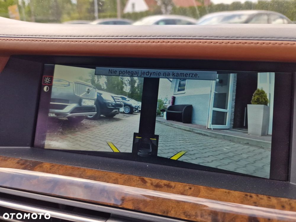 BMW Seria 7 740d - 32
