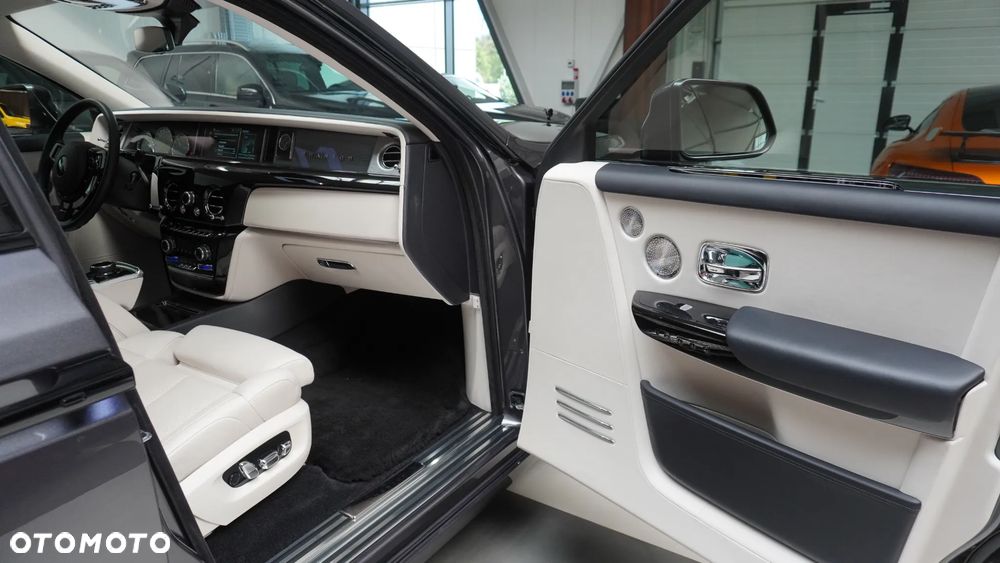 Rolls-Royce Phantom Standard - 9