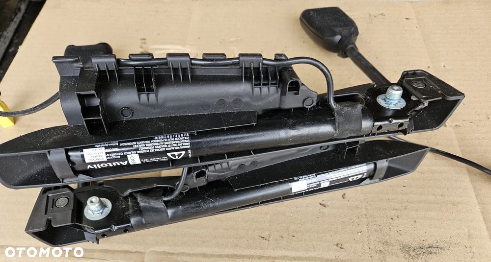 Opel Astra J 4 IV dopinacz napinacz pasa bezpieczeństwa prawy - 2