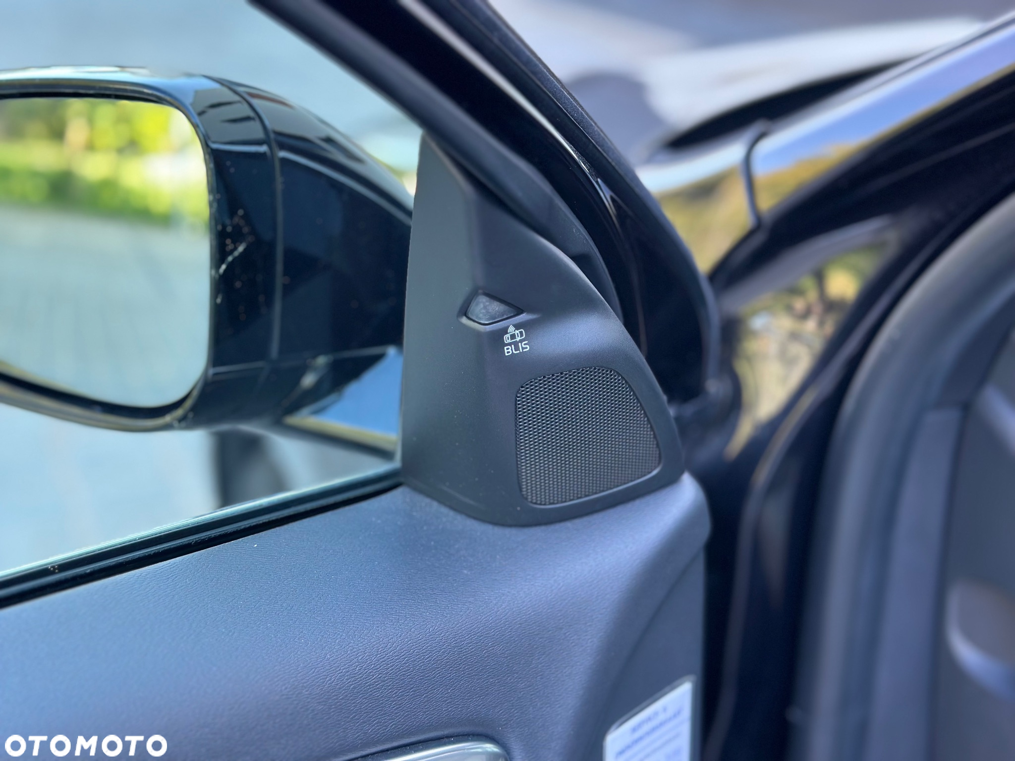 Volvo V60 D6 AWD Plug-in Hybrid Momentum - 34