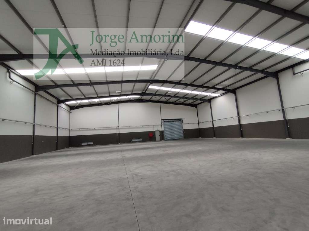 Armazém industrial . Área coberta de 1498 m2. 2 Pisos. - Grande imagem: 2/11