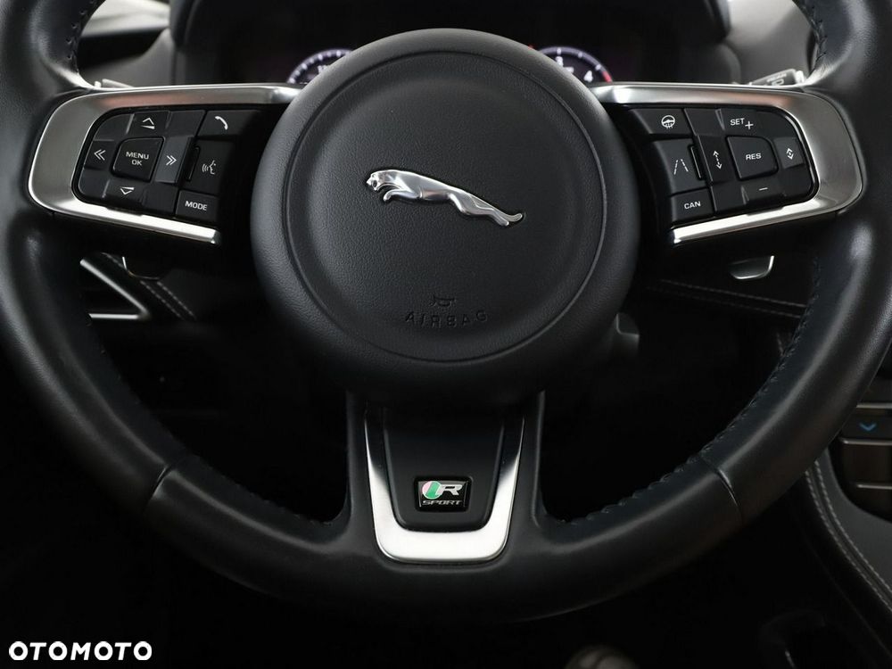 Jaguar F-Pace 25d AWD R-Sport - 22
