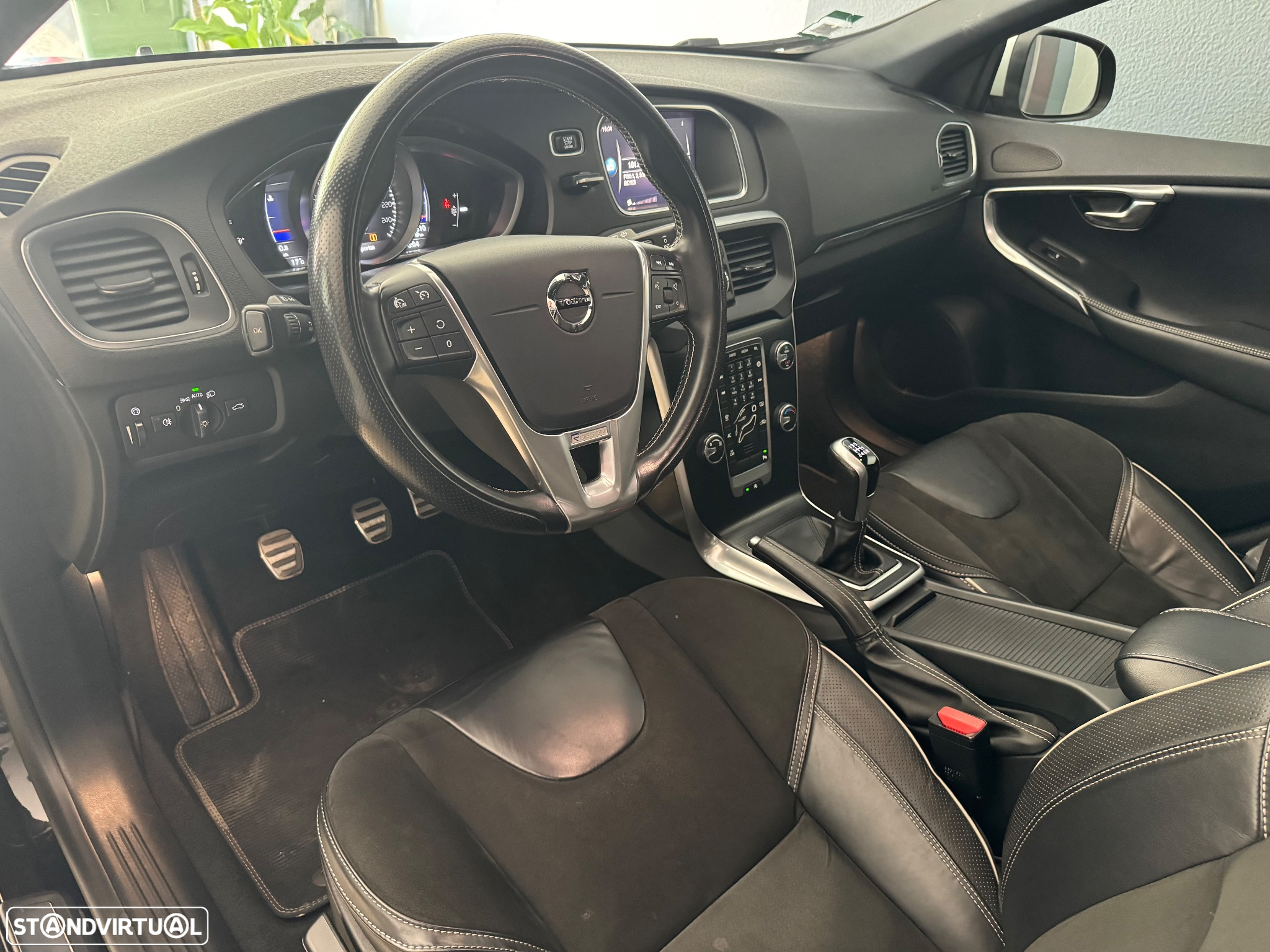 Volvo V40 2.0 D2 R-Design - 21