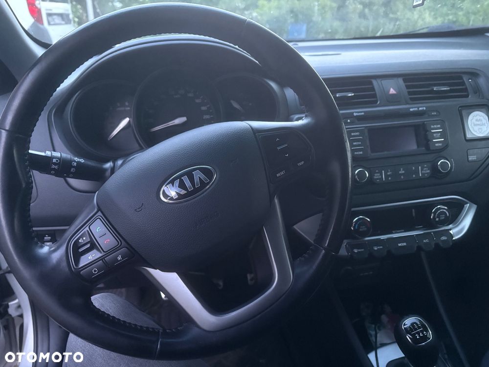 Kia Rio - 10
