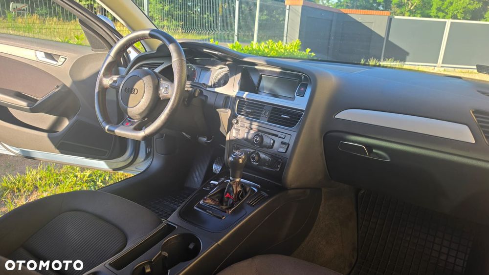 Audi A4 Limousine - 16